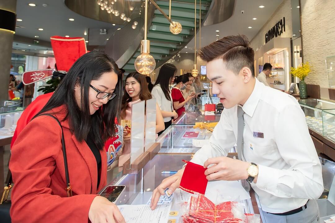 Tham khảo ý kiến chuyên gia trước khi mua và đổi trang sức trong ngày Vía Thần Tài