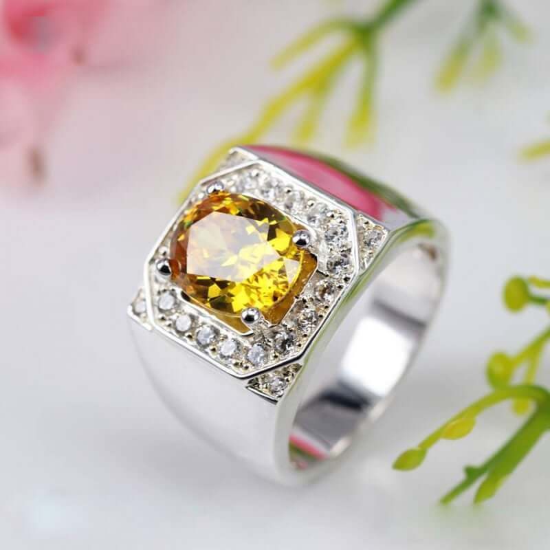 Nhẫn mặt đá màu vàng trong các dịp đặc biệt