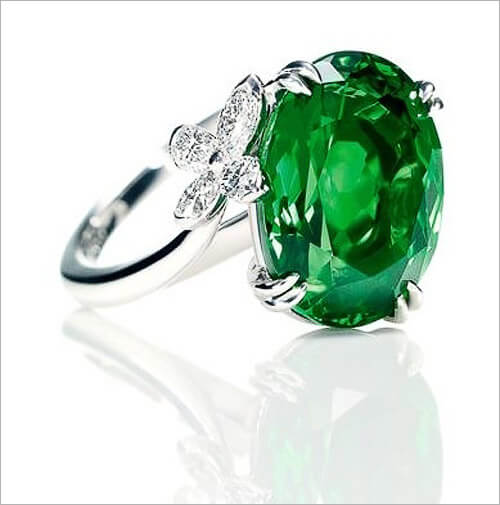 Những loại trang sức phổ biến với đá quý màu xanh lục