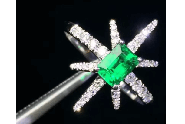 Những vụ việc liên quan đến đá quý màu xanh lục nổi tiếng