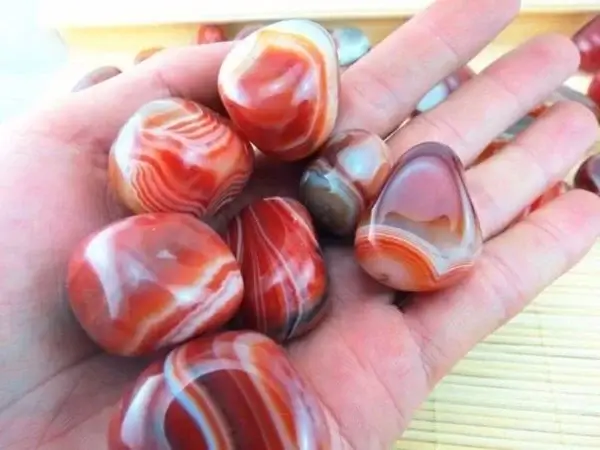 Mệnh nào hợp với Đá Carnelian