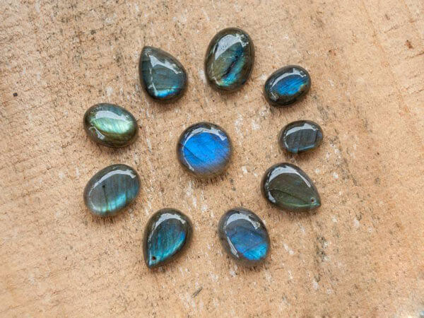 Ý nghĩa và ứng dụng của đá Labradorite