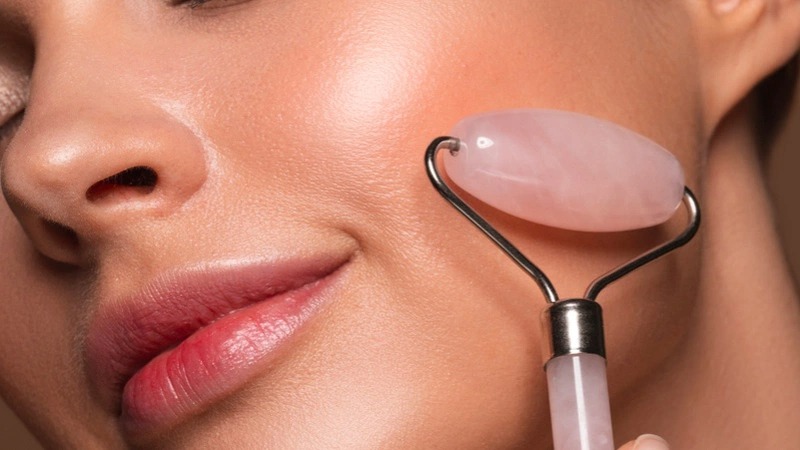 Cách bảo quản sau khi sử dụng thanh lăn massage mặt đá thạch anh hồng