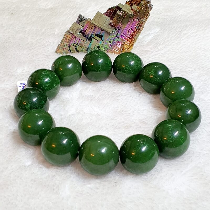 Đá ngọc bích Nephrite Jade trong trang sức hiện đại