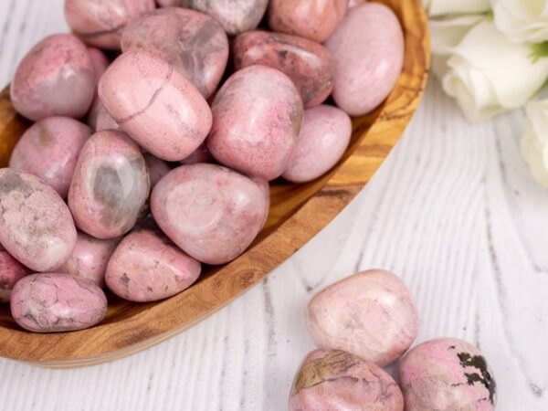 Màu sắc của đá Rhodonite