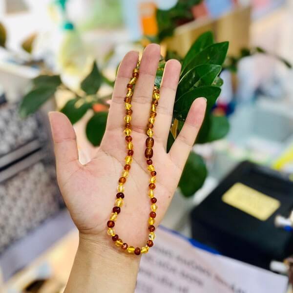 So sánh giá hổ phách Amber với các loại ngọc bích khác