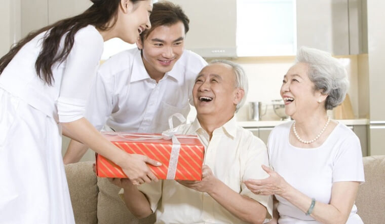 mon qua tet suc khoe cho ong ba