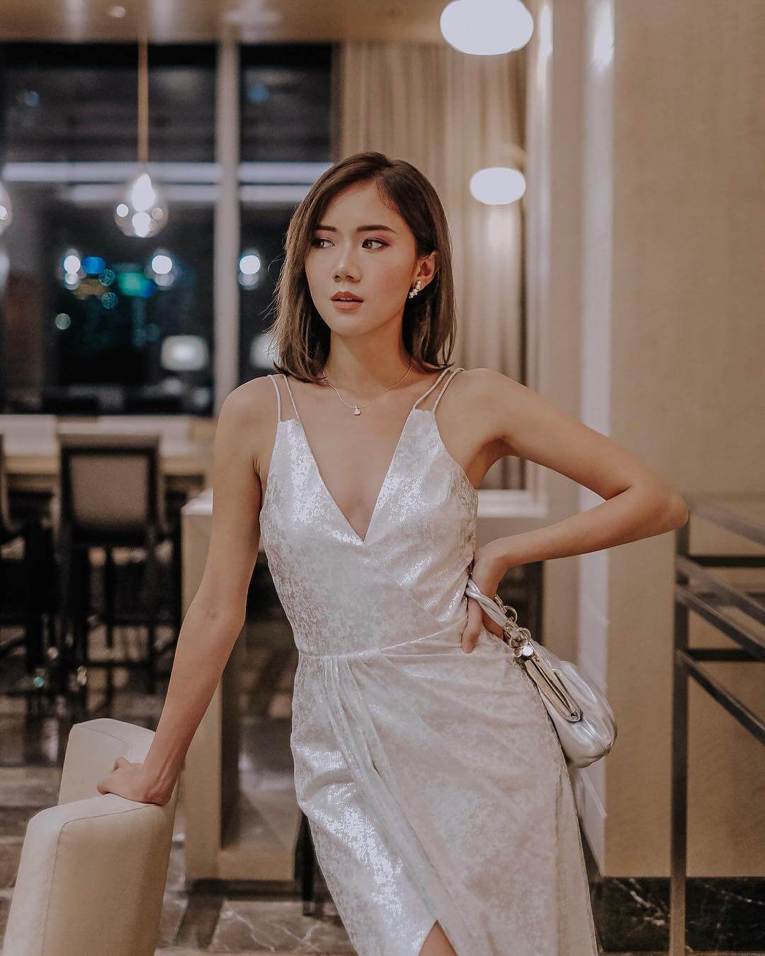 Lựa chọn dây chuyền cho trang phục dự tiệc