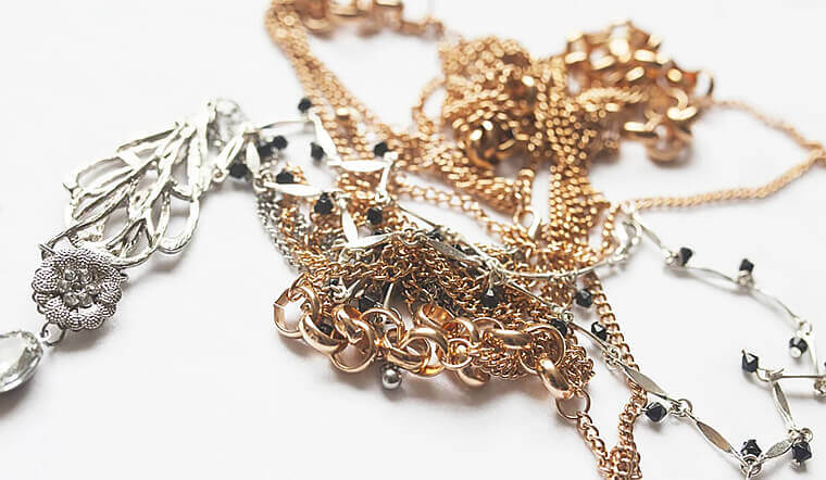 Mẹo gỡ rối trang sức bạc nhanh và hiệu quả