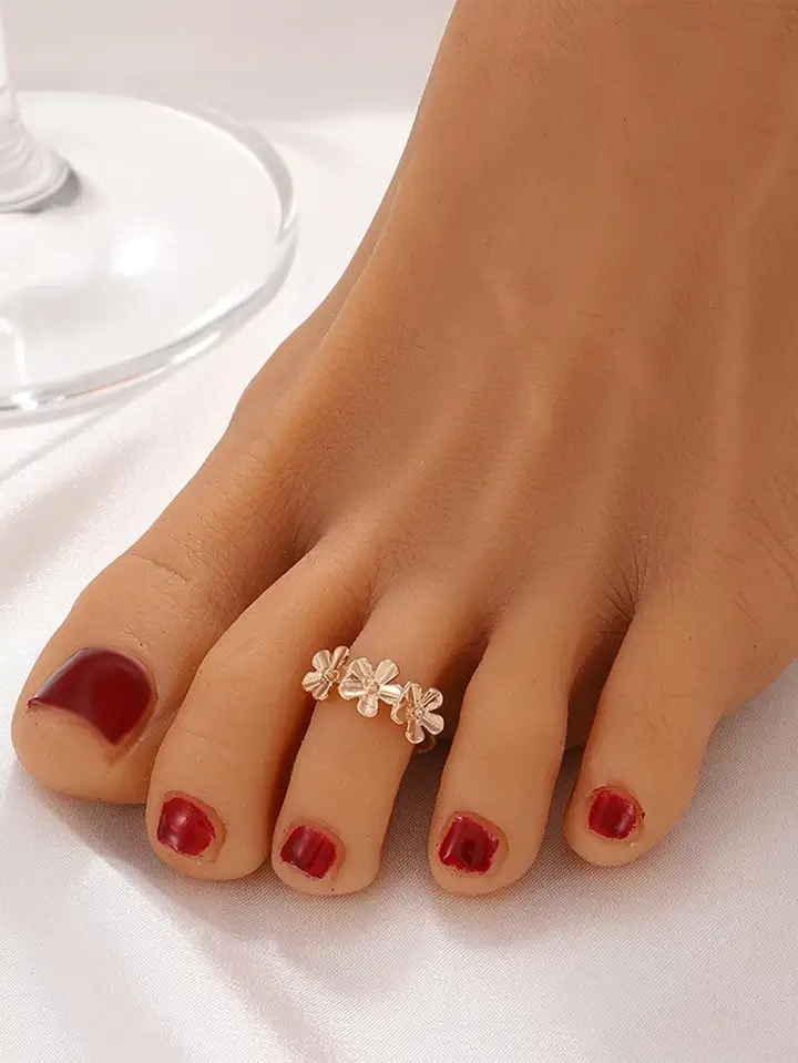 Nên chọn nhẫn đeo ngón chân đơn giản