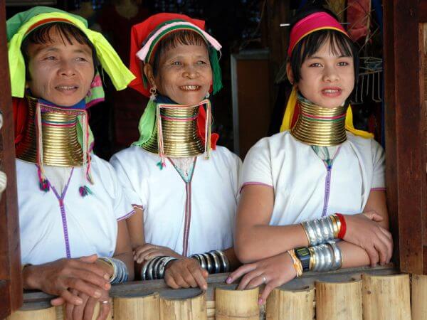 Số lượng vòng cổ đeo nhiều nhất của phụ nữ Kayan