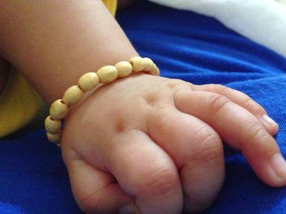 Tác dụng của vòng dâu tằm đối với trẻ sơ sinh